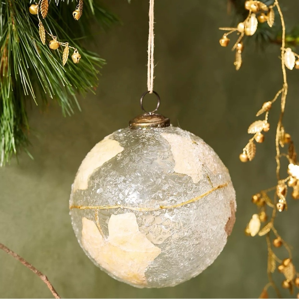NWT Anthropologie/Terrain Pressed Leaves Glass Globe Ornament 5.6”